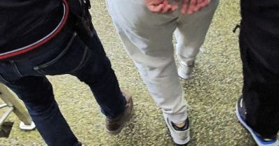 Agresywny 17 latek z nożem obezwładniony przez policję